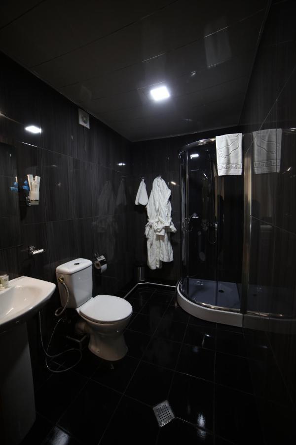 L Plaza Hotel Tbilissi Extérieur photo