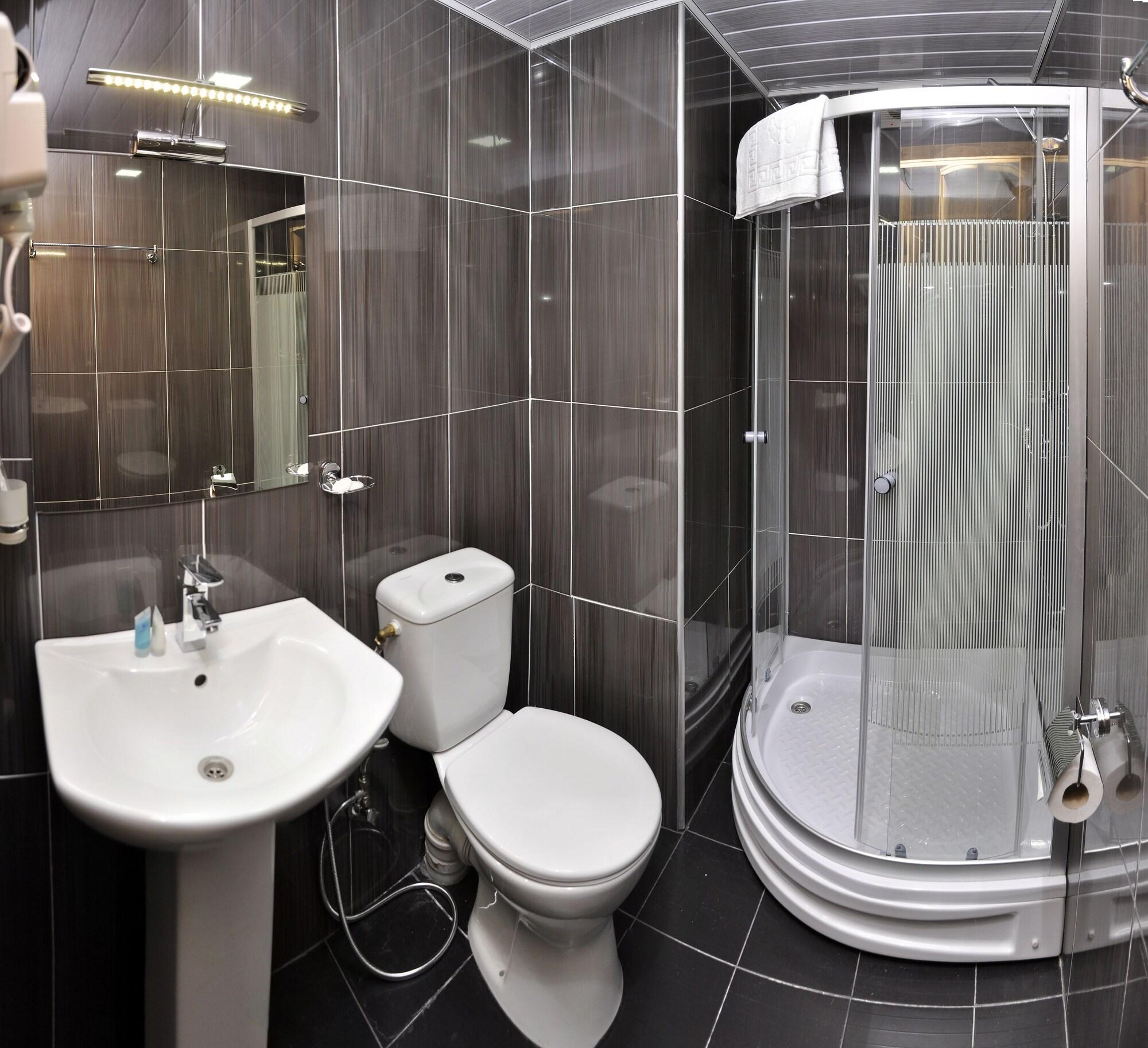 L Plaza Hotel Tbilissi Extérieur photo