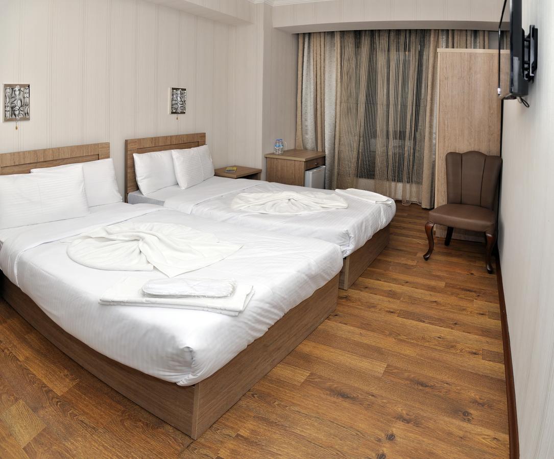 L Plaza Hotel Tbilissi Extérieur photo