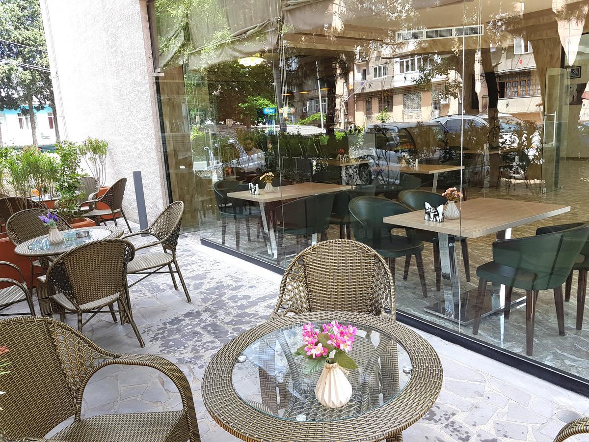 L Plaza Hotel Tbilissi Extérieur photo