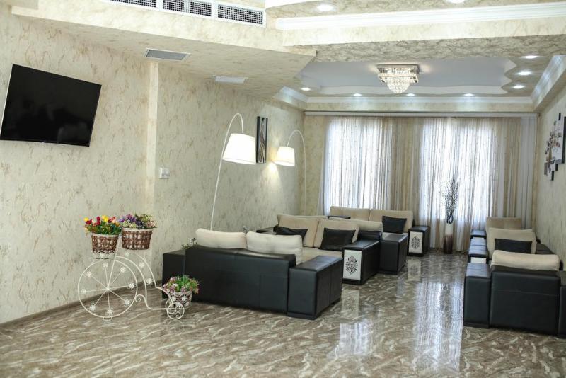 L Plaza Hotel Tbilissi Extérieur photo