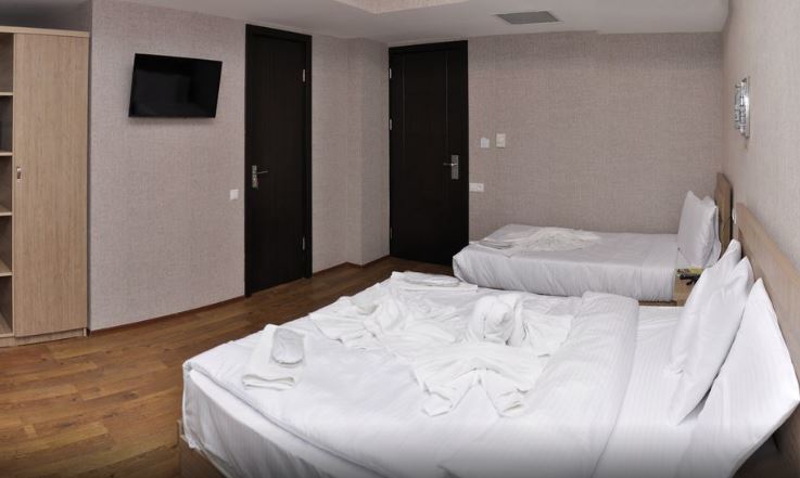L Plaza Hotel Tbilissi Extérieur photo
