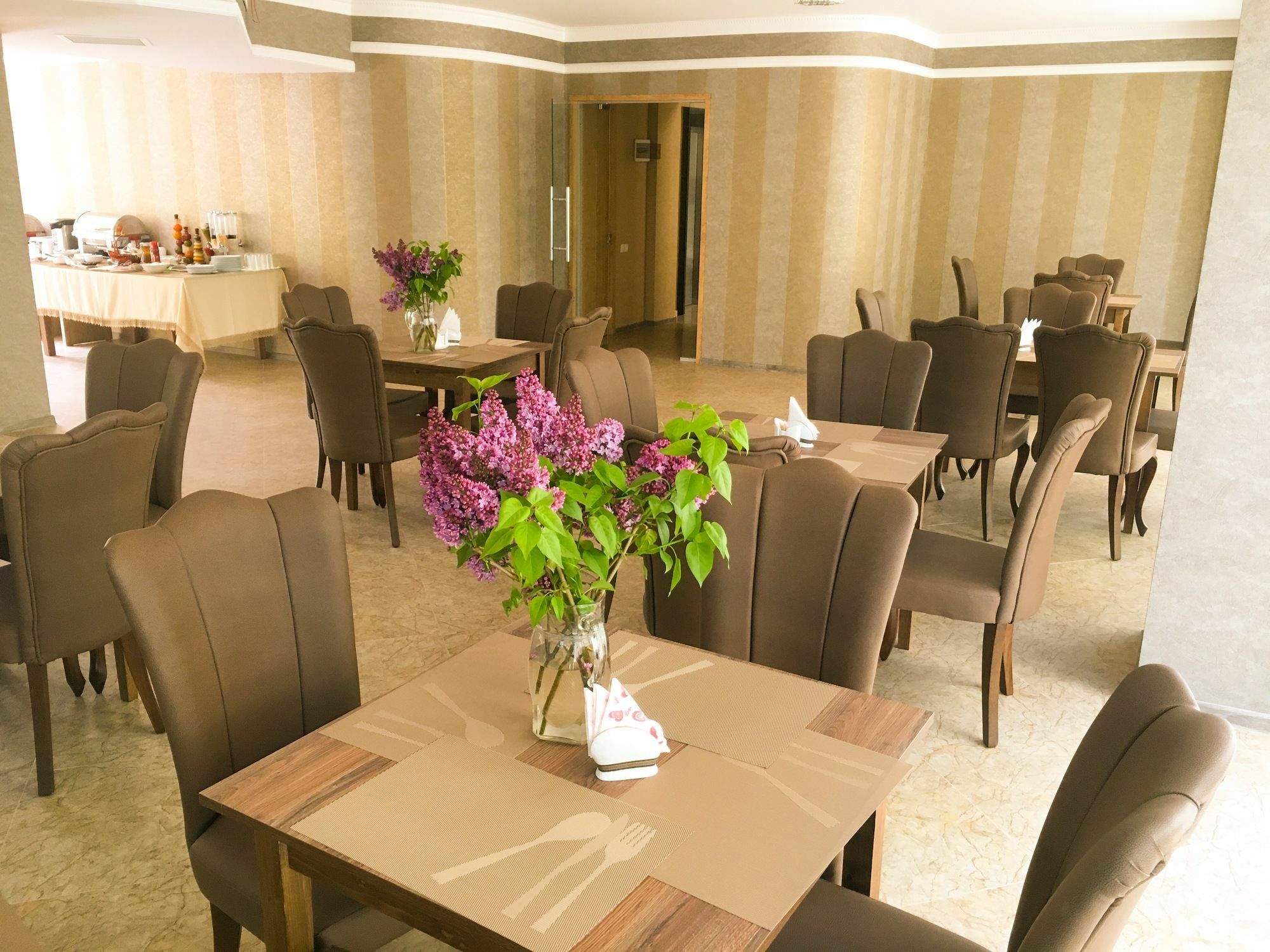 L Plaza Hotel Tbilissi Extérieur photo
