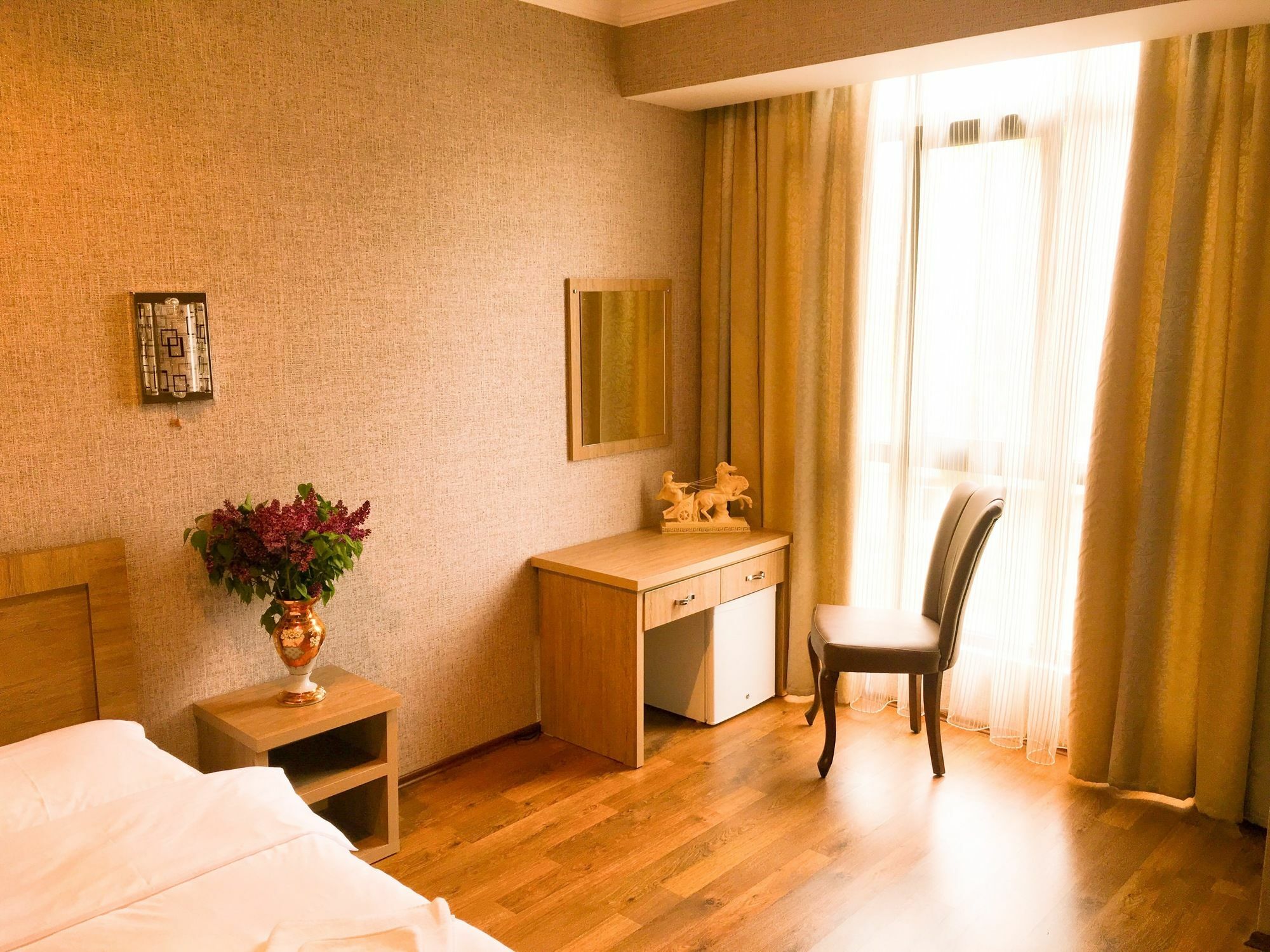 L Plaza Hotel Tbilissi Extérieur photo