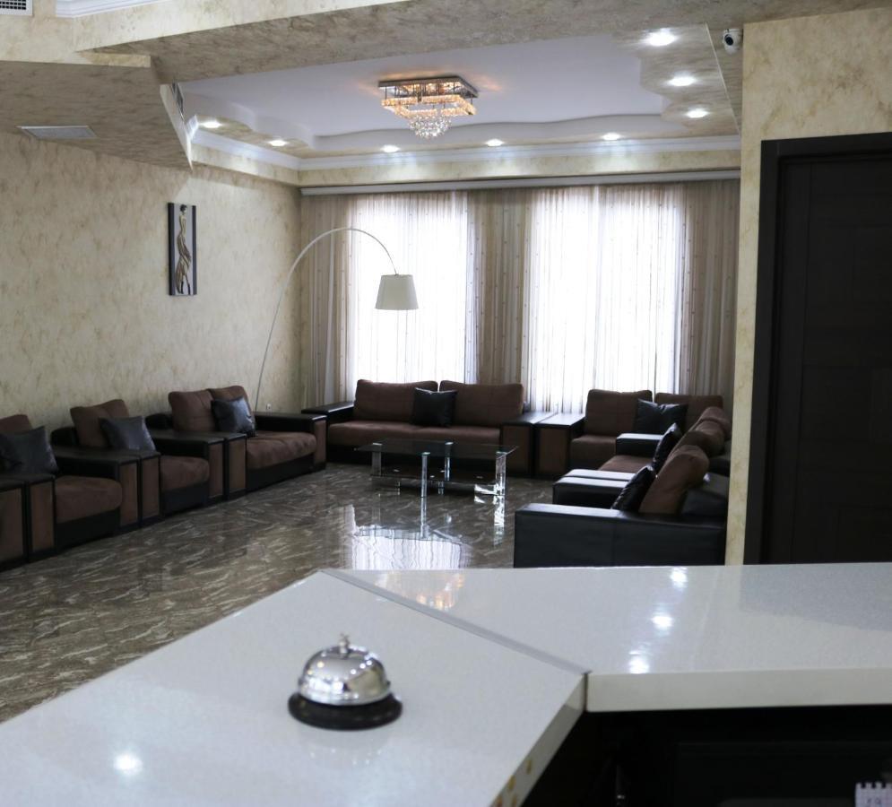 L Plaza Hotel Tbilissi Extérieur photo